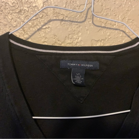 Tommy Hilfigure V Neck Sweater - Picture 2 of 3